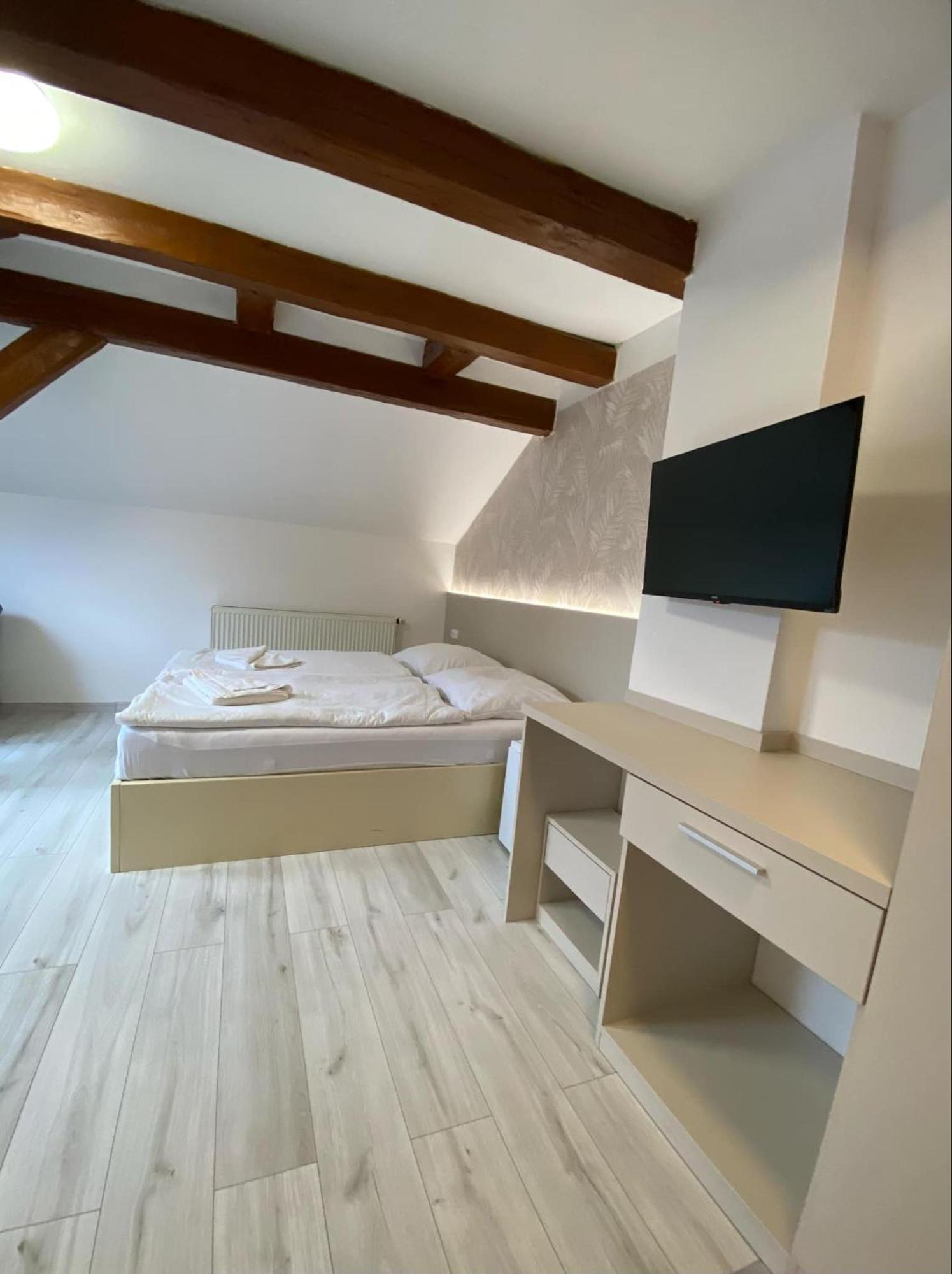 Hotel U Radnice As Aš Exteriör bild
